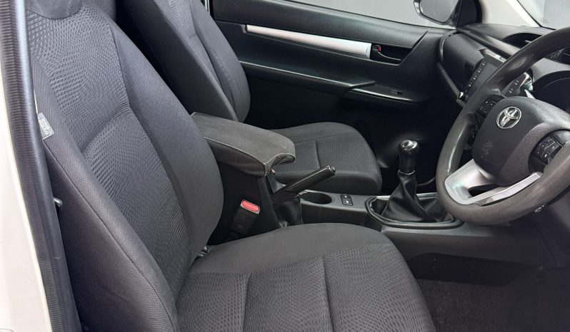 Toyota Hilux 2.4GD6 RB Raider M/T full